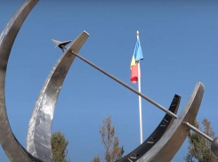 Что общего между Фалештами, Парижем и Афинами