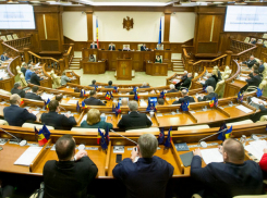 Закон, предусматривающий упрощенную процедуру закупки вакцины, принят парламентом в двух чтениях 