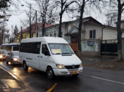 Забастовка в разгаре - многие микроавтобусы возят пассажиров
