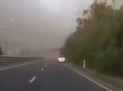 Момент смертельного обрушения конструкции на автомобиль студента в Тимишоаре попал на видео