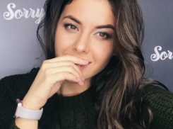 Красавица-брюнетка разоблачила измену мужа по опубликованному любовницей фото из его спальни