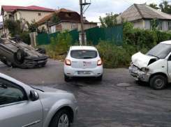 Массовое ДТП с переворотом автомобиля произошло на опасном перекрестке в Кишиневе