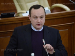 Следить «за бревном в своем глазу» посоветовал коммунистам Влад Батрынча  