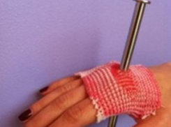 Разъяренный молдаванин вбил гвоздь в ладонь своей любовницы