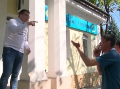 Агрессивного либерала, вышедшего на протест социалистов, сняли на видео