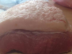 Чудовищное мясо для ребенка купила у «нагло смеющейся» девушки-продавцы на рынке жительница Кишинева