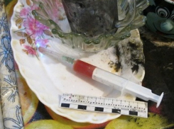 Три человека в квартире во Флорештах отравились неизвестным наркотиком 