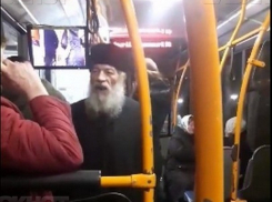 Матерящегося самозванца в кишиневском троллейбусе потребовали привлечь в Митрополии