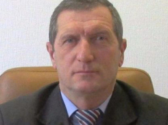 Чиновника-гурмана из ANSA отстранили от должности за взятки колбасой и вином 