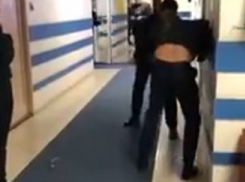 Яростная драка украинских депутатов на телеканале Порошенко попала на видео