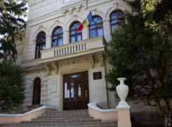 Скандал об урезанном бюджете АМТИИ: Минкультуры берет преподавателей измором