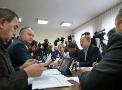 Министр финансов и глава Налоговой инспекции не явились на заседание парламентской комиссии из-за чрезмерной загруженности 