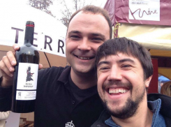 День вина собрал тысячи счастливых мужчин и девушек в центре Кишинева