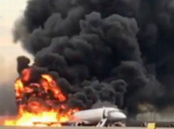 ЧП в Москве - в Шереметьево сразу после взлёта загорелся самолёт, есть погибшие в результате аварийной посадки