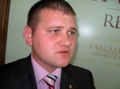 Министр экологии Молдовы заявил о шампанском и подал в отставку