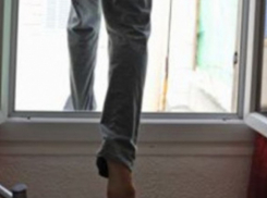 «Незнакомые голоса неизвестных людей» заставили жителя Бендер выпрыгнуть с балкона 