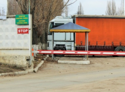 Водитель грузовика в отместку за конфликт переехал ногу таможеннику