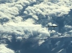 Маршруты двух самолетов Air Moldova пересеклись в небе: удивительную встречу сняли на видео пилоты