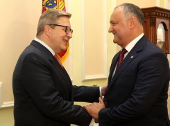 Возмущение новой попыткой ограничить свободу слова в Молдове высказал Додон на встрече с Тапиолой