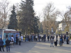 На марафоне вакцинации в субботу образовалась очередь 