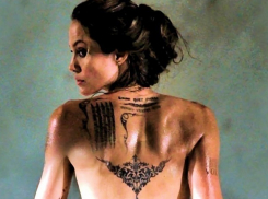 Анджелина Джоли решила выйти замуж в джунглях за молодого англичанина