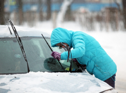 Снег парализует дороги: полиция обращается к водителям