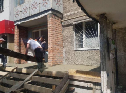 Скандал на Ботанике: жильцы опасаются обрушения дома из-за переустройства квартир под бизнес