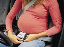 Беременная украинка устроила элегантную «торговлю животом» на границе с Крымом