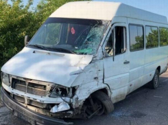 В Шолданештах столкнулись два микроавтобуса, свозивших «сторонников ДПМ» в Кишинёв