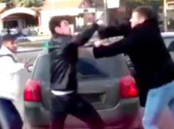 Ожесточенную драку разъяренных водителей на Ботанике сняли на видео
