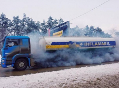 Опасно дымящийся бензовоз на дороге в Кишиневе испугал горожан