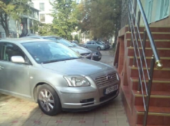 Разгневанный кишиневец предложил попрыгать на капоте машины автохама