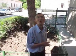 «Быдло»-работника суда Бельц, обматерившего молодого человека за замечание, сняли на видео