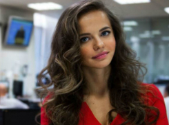 Телезвезда с соблазнительной грудью стала пресс-секретарем министра обороны России