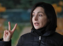 У Санду потребовали отказаться от румынского гражданства