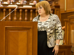 И мальчики кровавые в глазах - что чудится Домнике Маноле под окнами ее дома?