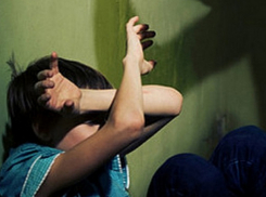 Мужчина до смерти забил скалкой 15-летнего сына в Теленеште