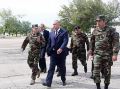 «Свергнуть эту власть» протестами в режиме нон-стоп пригрозил президент Молдовы  