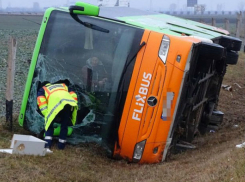 Автобус с румынами перевернулся во Франции: девочка получила ранения