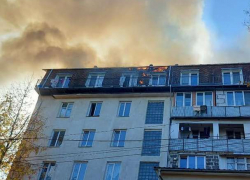 Пожар в жилом доме на Буюканах удалось локализовать, пострадал один из пожарных 