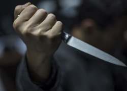 В Кишиневе мужчина ударил ножом в спину пожилую мать