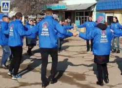 Циничная хора в Бессарабке - пока ДПМ-овцы весело танцевали, бабушки с грустью наблюдали