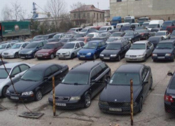 На парковках пограничной полиции скопились почти 150 находящихся в поиске автомобилей