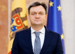 Тончайшее чувство юмора, много читал, был самым умным – PAS-овские СМИ подготовили репортаж о детстве нового премьера