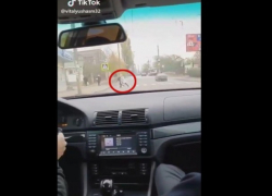 В Бельцах водитель в шутку "давил" пешеходов на большой скорости