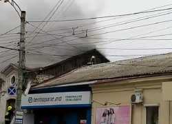 Рядом со штаб-квартирой радио Кишинева загорелся дом