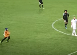 Отца ребенка, выбежавшего на поле во время игры «Шериф» - «Реал», задержали на сутки