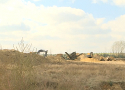 Дома близ Новых Анен рушатся на глазах из-за незаконных работ в песчаном карьере