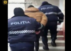 В столице на улице ограбили мужчину, оставив его без денег и документов