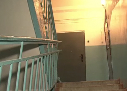 Кровавую расправу над мужем в подъезде многоэтажки Кишинева совершила молодая женщина 